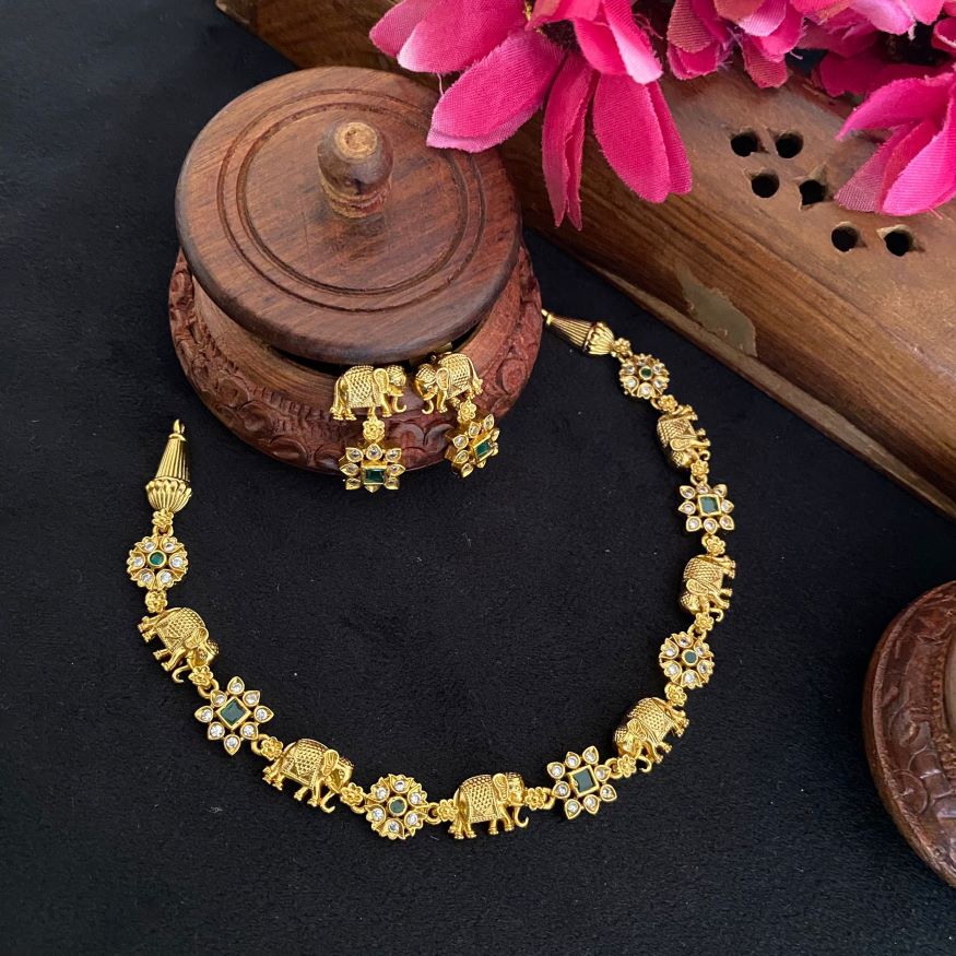 REAL GOLD INSPIRED ANTIQUE FLORAL GREEN NECKLCAE 
