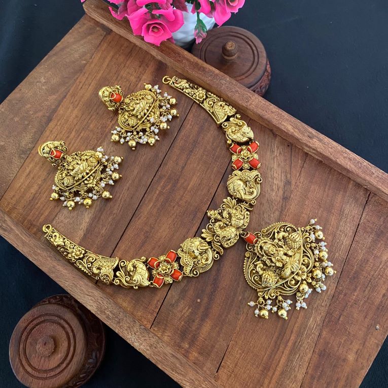 ANTIQUE NAGASI PAVALAM NECKLACE 