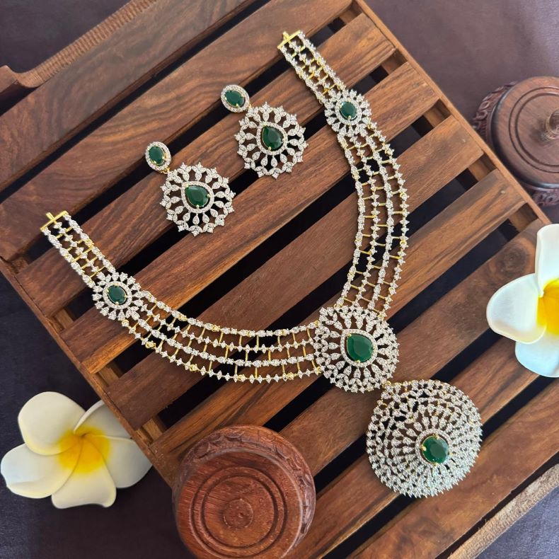 AMERICAN DIAMOND GREEN BLOCK NECKLACE 