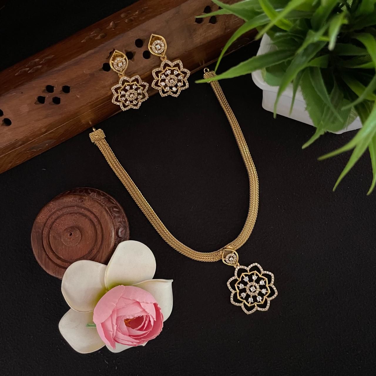 DIAMOND REPLICA WHITE STONE ATTAGAI 