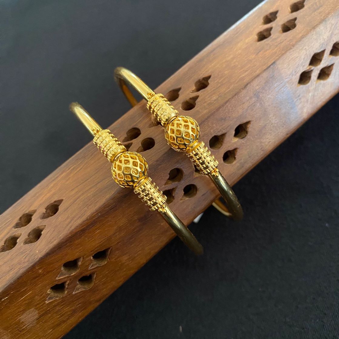REGULAR USE BANGLES WITH  BALL WITH SPIRAL