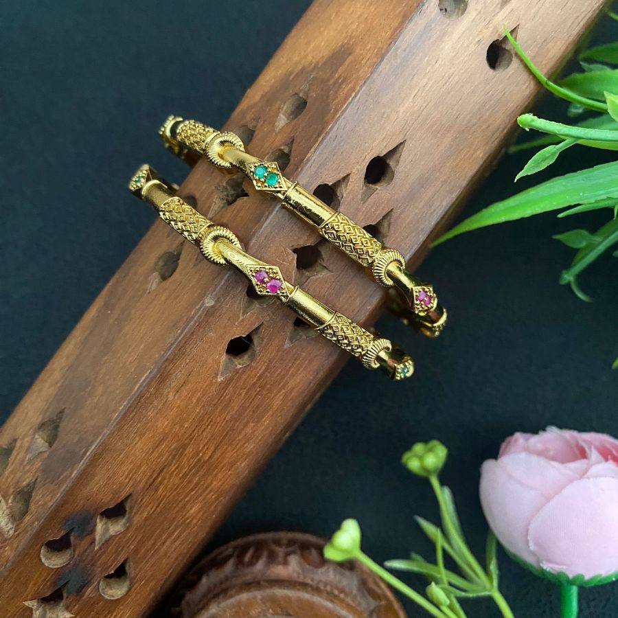 ANTIQUE MULTI COLOUR BANGLE