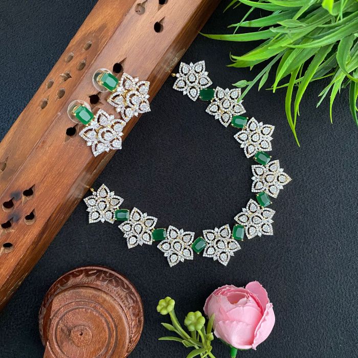 AMERICAN DIAMOND WHITE STONE FLORAL NECKLACE[GREEN