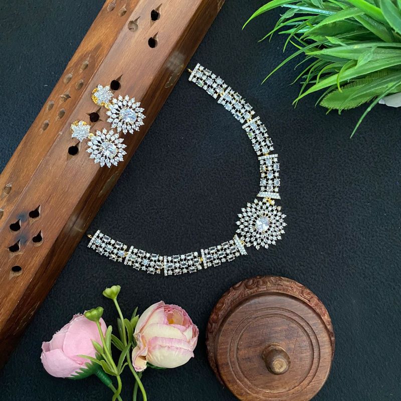 DIMOND REPLICA  WHITE STONE NECKLACE