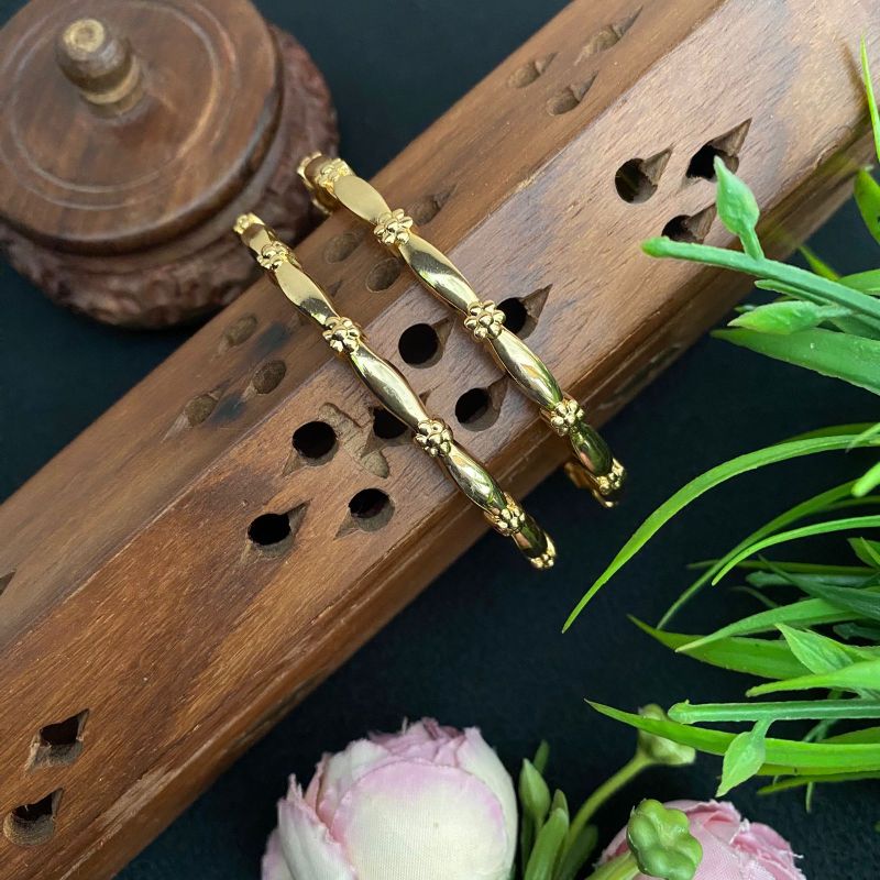 GOLD PLATED FLORAL BANGLE