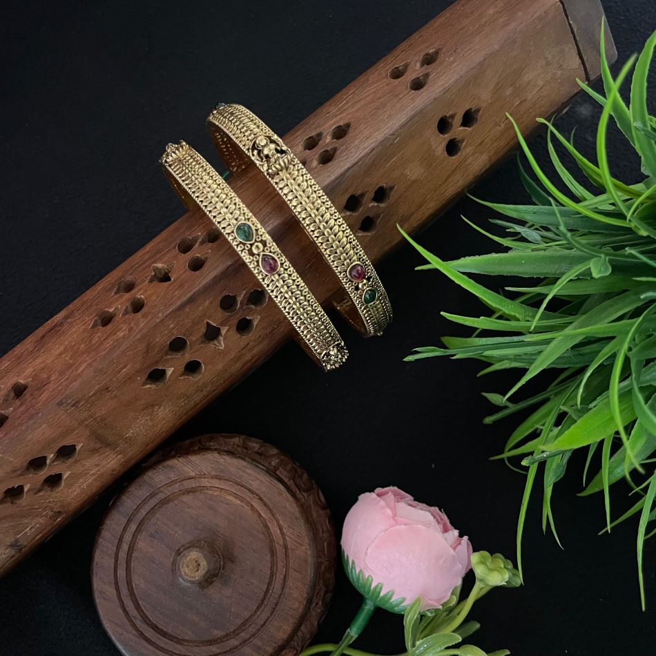 GOLD PLATED ARTIFICIAL STONES STUDDED LAKSHIMI BAN